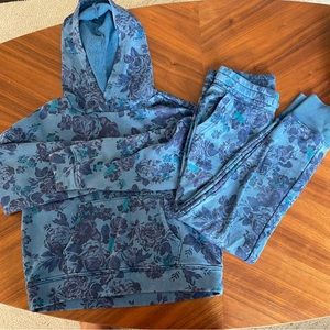 Floral jogging set: hoodie and joggers